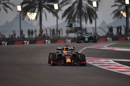 Max Verstappen moet richting kwalificatie gaatje dichten: P2 in 3e vrije training