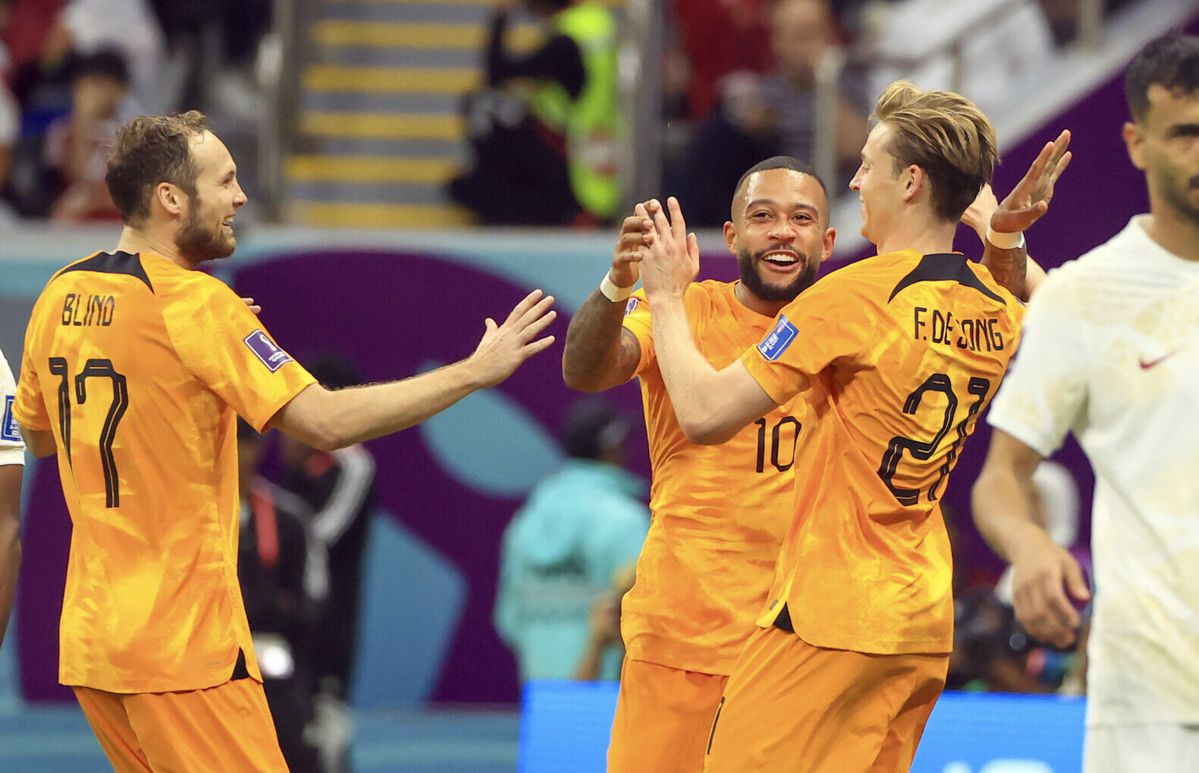 Inspiratieloos Oranje voetbalt zich tegen Qatar in slakkentempo naar groepswinst
