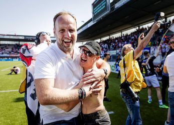 Emmen-trainer Lukkien schrijft geschiedenis: 'We zijn er gewoon!'