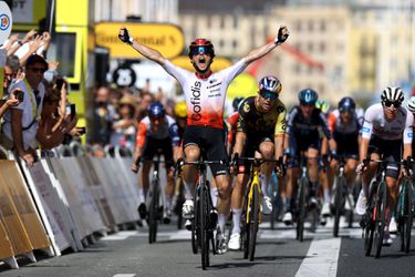 Fransman Victor Lafay zorgt voor enorme stunt in 2e etappe Tour de France door Wout van Aert en Tadej Pogacar te verslaan