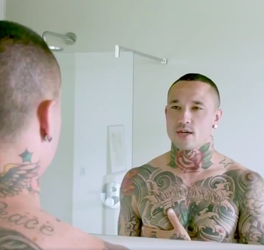 LOL! Thuisgelaten Nainggolan is de tekst van het Belgische volkslied zogenaamd kwijt (video)