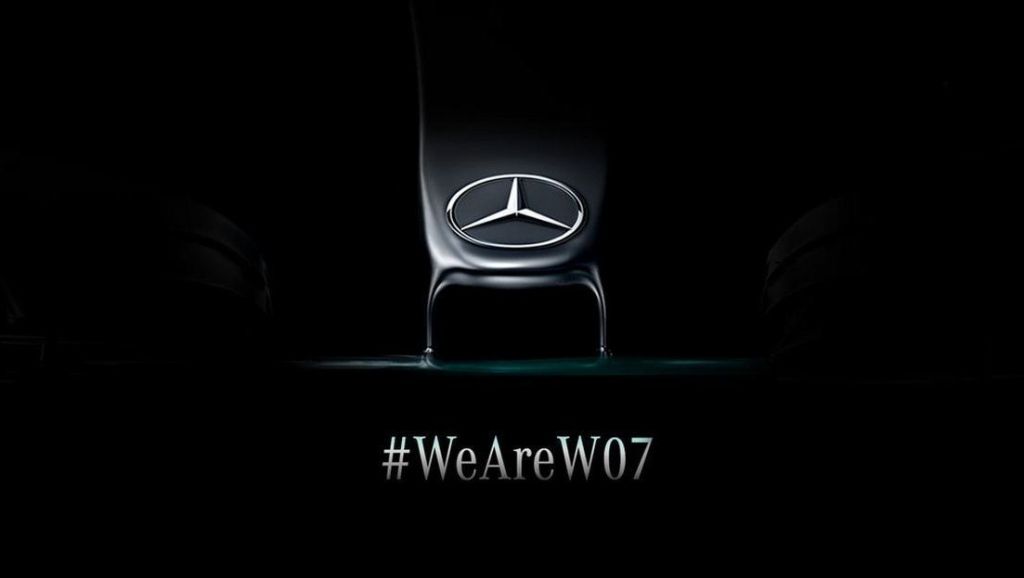 Mercedes onthult klein stukje van nieuwe bolide (video)
