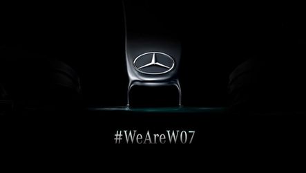 Mercedes onthult klein stukje van nieuwe bolide (video)