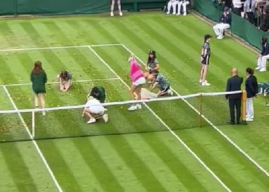 🎥 | Klimaatactivisten weten van geen ophouden op Wimbledon: speelsters moeten confetti opruimen