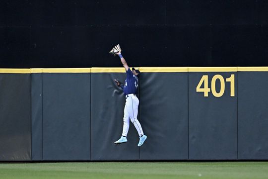 🎥 | Honkballer verpest homerun, maar houdt fraaie vangbal expres even geheim