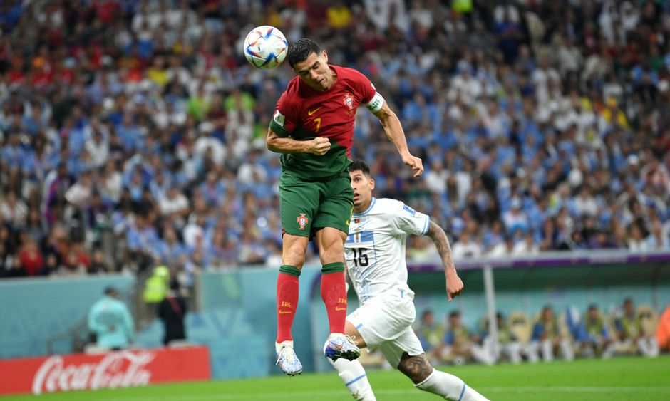 'Hair of God': raakte Cristiano Ronaldo de bal met zijn haar tegen Uruguay?