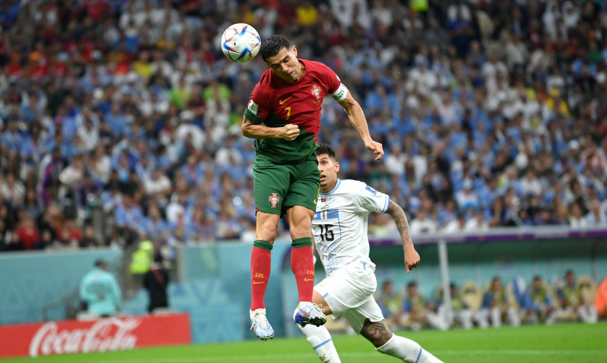 'Hair of God': raakte Cristiano Ronaldo de bal met zijn haar tegen Uruguay?