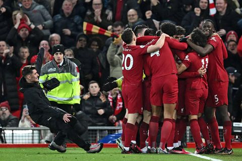 Liverpool wil veldbestormer in doelpuntrijke topper tegen United levenslang schorsen