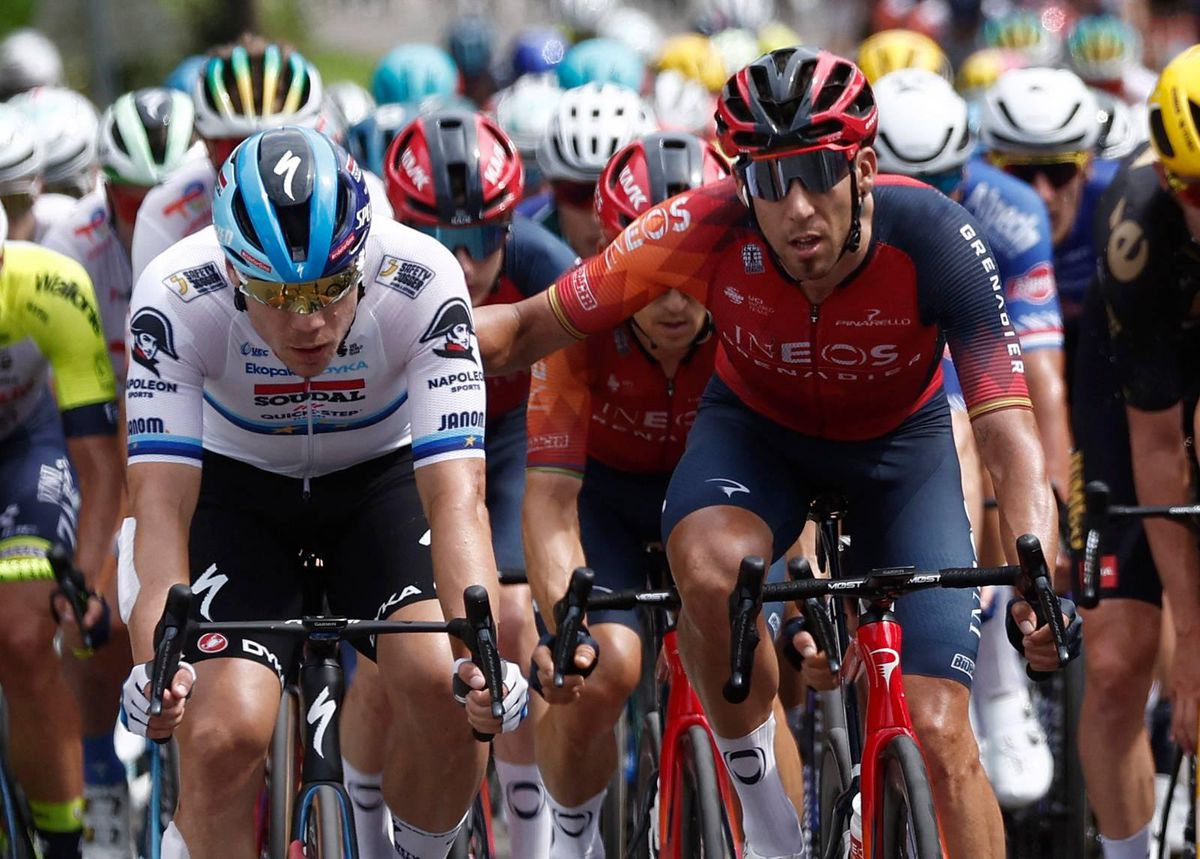 Fabio Jakobsen heeft het pittig in de Tour de France, maar: 'Het gaat beter dan toen ik op de ic lag'
