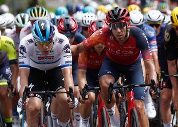 Fabio Jakobsen heeft het pittig in de Tour de France, maar: 'Het gaat beter dan toen ik op de ic lag'