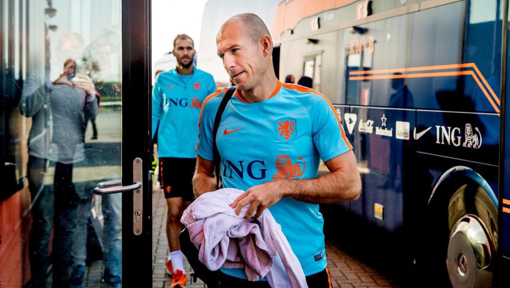 Spelers Oranje nog steeds heel na training in Alkmaar