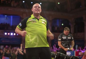 🎥 | HOPPA! Michael van Gerwen sloopt Gerwyn Price en wint Queensland Darts Masters