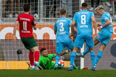 Keeper Mark Flekken houdt met Freiburg zicht op Champions League