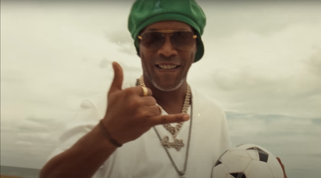 🎥 | Check Ronaldinho in videoclip van Bad Bunny voor Where She Goes