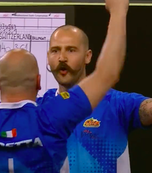 🎥 | Italiaanse commentator gilt na historisch World Cup of Darts-debuut: 'Incredibile!'