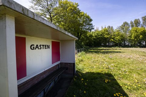Geweldsexplosie bij amateurduel in Naarden: 2 mishandelde spelers doen aangifte