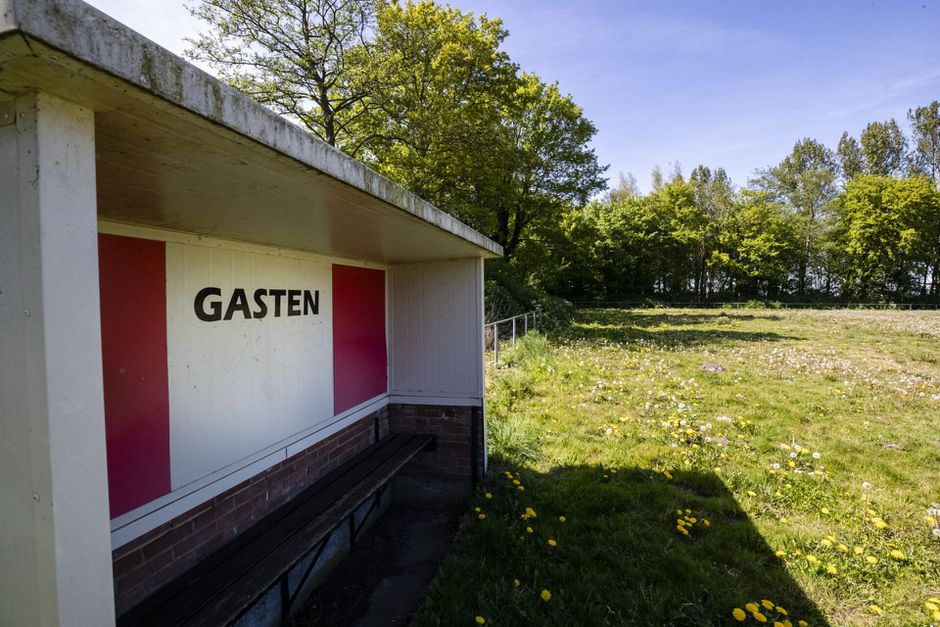 Geweldsexplosie bij amateurduel in Naarden: 2 mishandelde spelers doen aangifte
