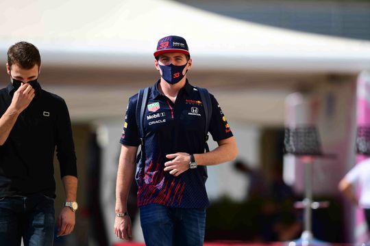 Max Verstappen: 'Lewis Hamilton weet niet hoe hij moet racen zoals ik'