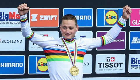 TV-gids: Pakt Mathieu van der Poel 3e wereldtitel? WK mountainbike is zo laat en op deze zender