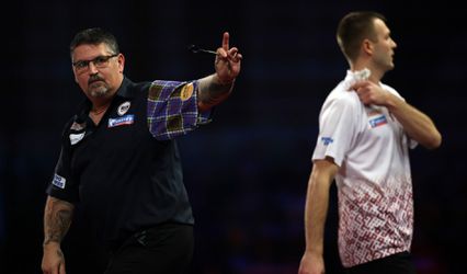 Gary Anderson is er weer! Vliegende Schot gooit Madars Razma van het WK darts af