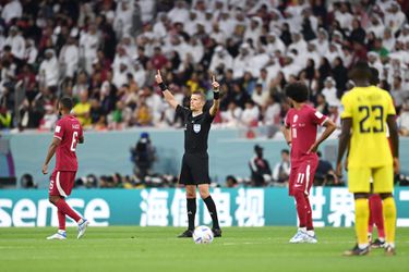 Had de goal van Ecuador tegen Qatar wel afgekeurd mogen worden?