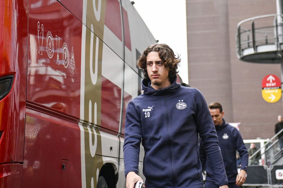 Dit zijn de opstellingen van PSV en FC Twente