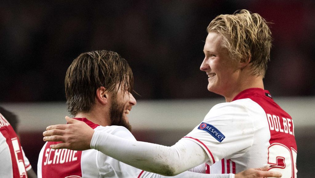 Schöne ziet het Deense voetbal met Dolberg weer zonnig in: 'Dat WK komt dichterbij'