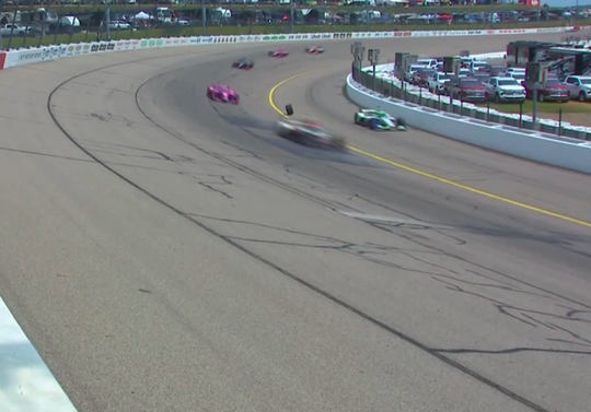 🎥 | Gevaar én geluk! IndyCar-rookie verliest wiel na pitstop-blunder: 'Scheelde niks'