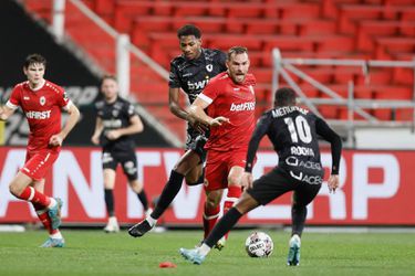 Ekkelenkamp scoort 1e goal voor Antwerp: ploeg van Van Bommel wint van Oostende