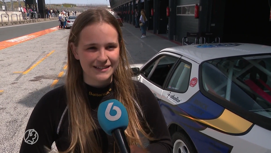 🎥 | Cool! Vick (15) gaat in haar zelfgebouwde Porsche racen op Zandvoort