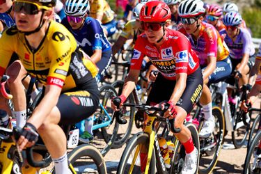 🎥 | Marianne Vos verstevigt leiderspositie in Vuelta met 2e dagzege op rij