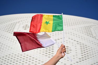 Dit zijn de opstellingen van Qatar en Senegal: keeper Al Sheeb eruit