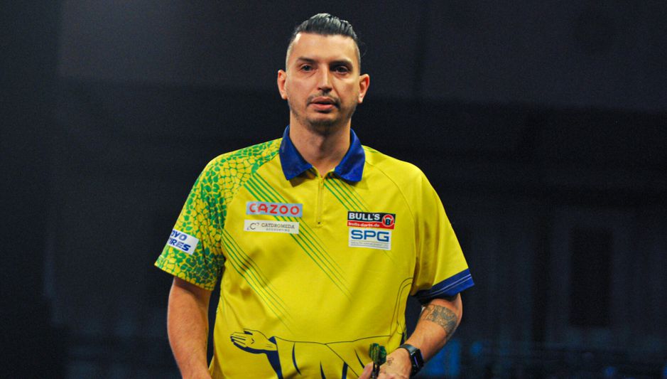 Darter Portela verliest ál zijn sponsoren na grap over zelfmoord