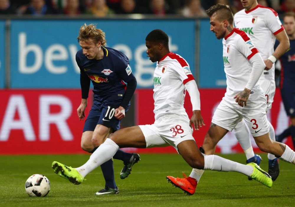 Leipzig leidt tegen Augsburg duur puntverlies in Duitse titelstrijd