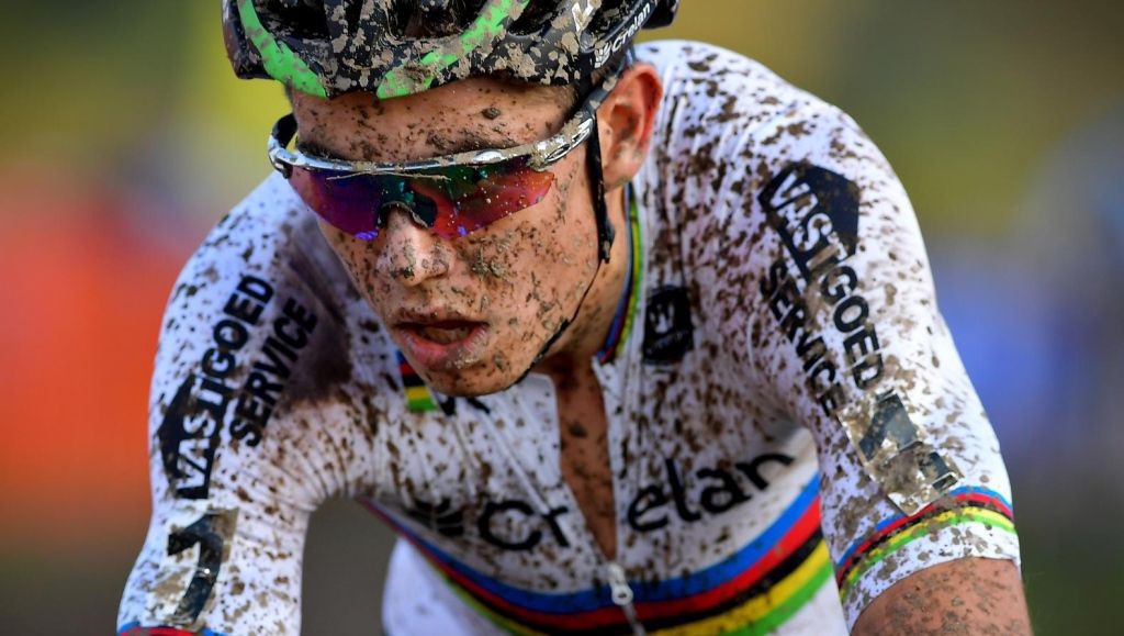 Veldrijder Van Aert wint ook 2e wedstrijd om wereldbeker