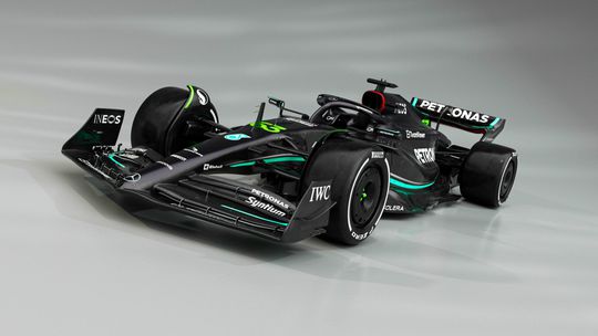 📸 | Dit is de zwarte Mercedes W14 voor het Formule 1-seizoen van 2023