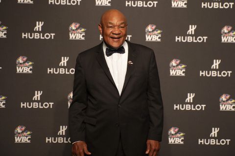 George Foreman aangeklaagd vanwege seksueel misbruik, ex-kampioen ontkent alles