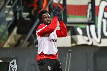 😂 | Boliviaanse club blundert bij bekendmaking van Bony-transfer met verkeerd Vitesse-logo
