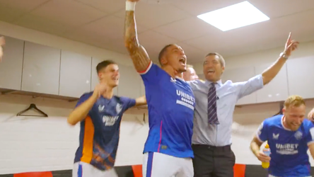 🎥 | Gio feest met spelers in de kleedkamer na CL-kwalificatie: 'Sweet Caroline, oh oh oh!'