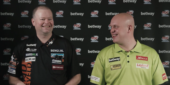 Barney: 'Van Gerwen gooit zelfs met mijn pijlen 180' (video)