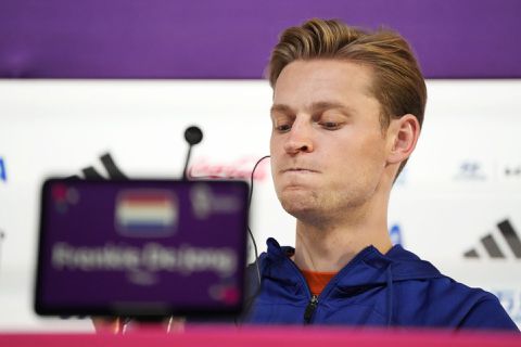 Van Gaal ziet grieperige Frenkie en De Roon: 'Zorgelijk'