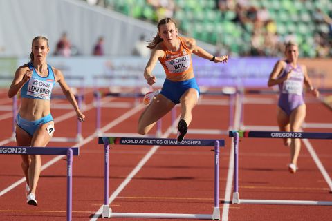 Femke Bol in toptijd naar finale 400 meter horden: 'Ben verbaasd dat het zo hard gaat'
