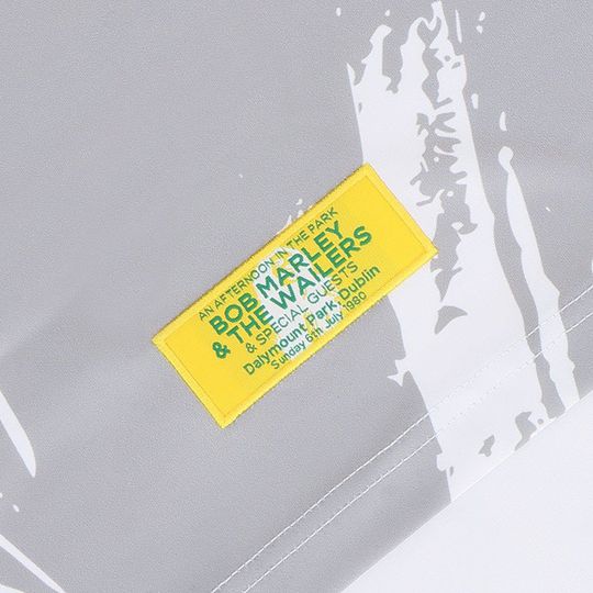 📸 | Welke is mooier: het Bob Marley-shirt van Ajax of van deze Ierse club?