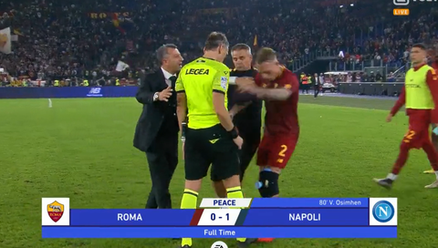 🎥​ | Toch geen rood voor Karsdorp na duwen van scheidsrechter