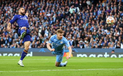 🎥​ | 1:33 en het is al RAAK! Kevin De Bruyne kopt City vallend op voorsprong tegen Real