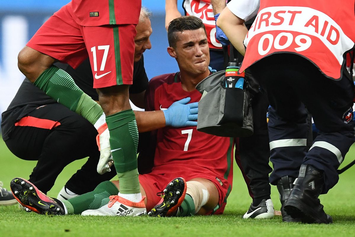 Mama Ronaldo boos op Payet na huilende zoon (video)