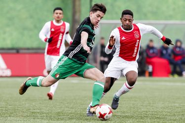 Succes voor Ajax: gewild toptalent Pinas blijft in Amsterdam