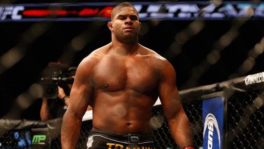 Overeem na 4,5e minuut knock-out geslagen (video)