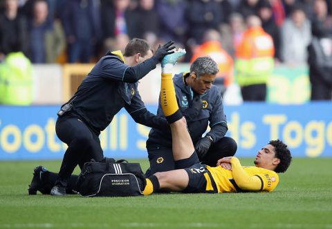 Ki-Jana Hoever afgemaakt door Wolves-trainer: 'Ga mijn tijd niet verspillen aan jongens die niet hard werken'