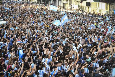 🤣 | Argentijn kon stop van buschauffeur niet waarderen en kaapte de bus voor halve finale